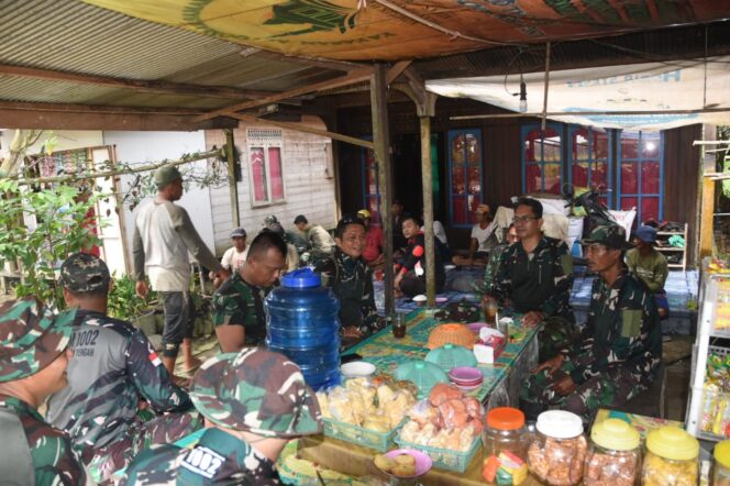 
					Warung Kopi Hamsiah Jadi Simbol Kemanunggalan TNI dan Rakyat di HST 