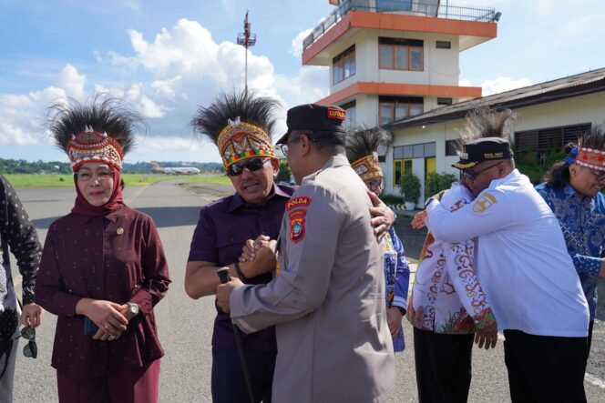 
					Kapolda Papua Barat Hadiri Penjemputan Komisi IX DPR RI