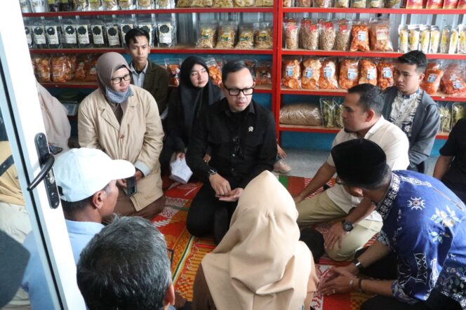 
Wamendagri Bima Dukung Kemitraan Kopdes dan Sentra Bawang Solok