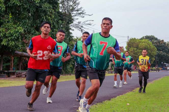 
Fisik Prima, Tugas Maksimal: Kodim 1505/Tidore Laksanakan Kesegaran Jasmani
