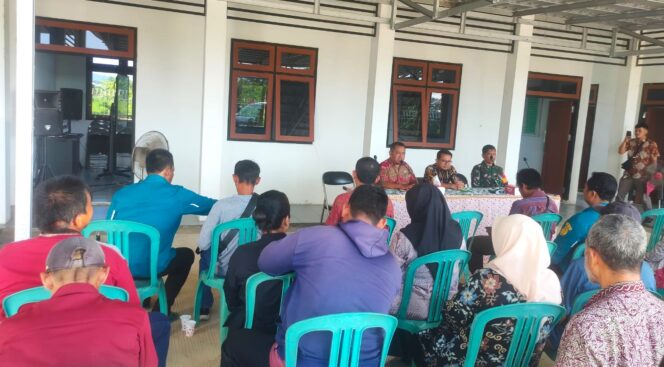 
Babinsa bersama PPL Hadiri Rapat Koordinasi antara Bulog Dengan Petani