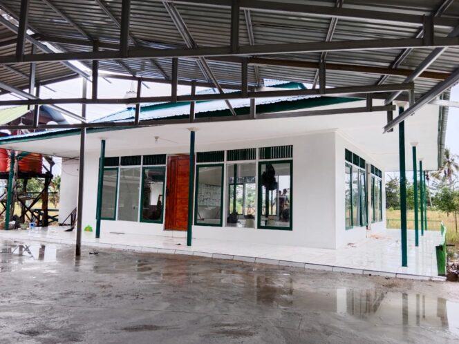 
Rehab Langgar Darussalam Tuntas, TMMD Kodim 1002/HST Serahkan ke Warga