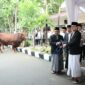 Serahkan Hewan Kurban Kemendagri dan BNPP, Wamendagri Bima Ajak Pegawai Perkuat Kepedulian dan Kebersamaan