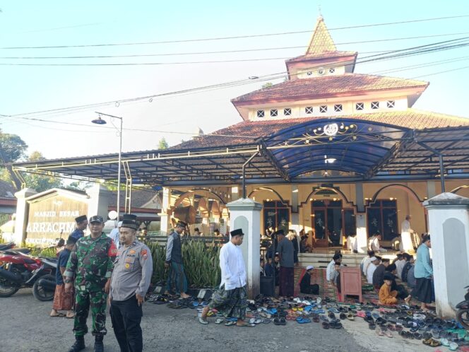 
Koramil Krucil Amankan Sholat Idul Adha 1446 H di Masjid Bremi