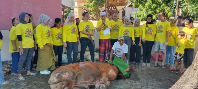 
Idul Adha, Keluarga Besar DPR Jatim dan Ketua DPRD Probolinggo Qurban 11 Sapi