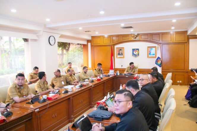 
Terima Audiensi Peserta P3N XXV Lemhannas RI, Sekjen Kemendagri Jelaskan Upaya Percepat Perizinan Berusaha di Daerah