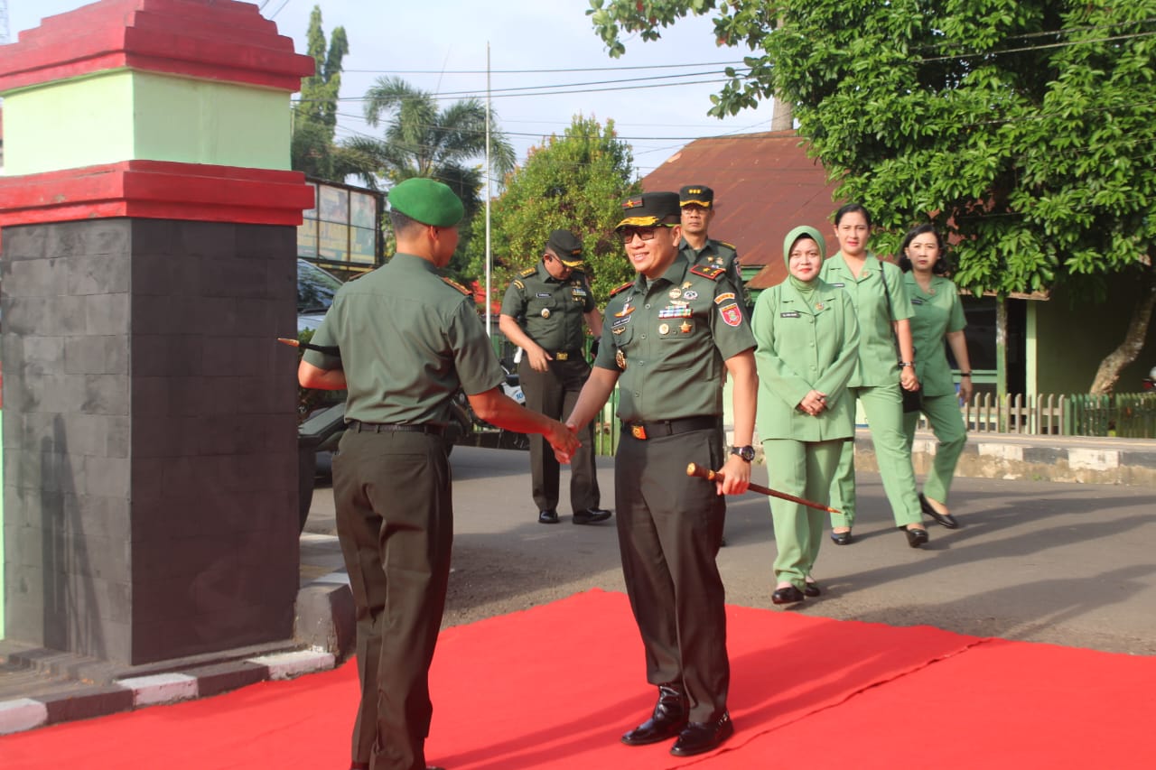 Danrem 101/Antasari Tinjau Kodim 1008 Tabalong, Tekankan Disiplin dan Harmoni