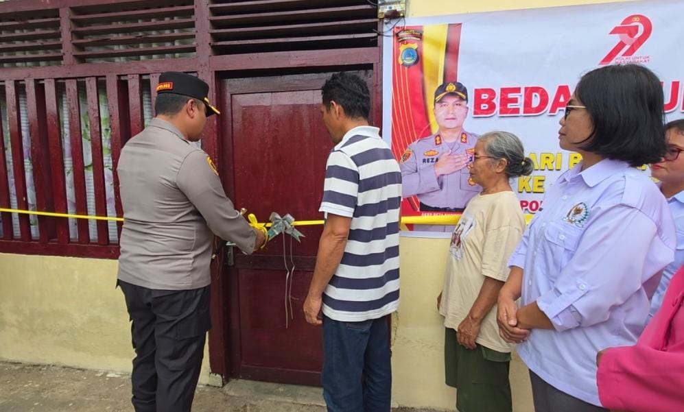 Sambut Hari Bhayangkara ke 79. Polres Morowali Utara bedah rumah warga