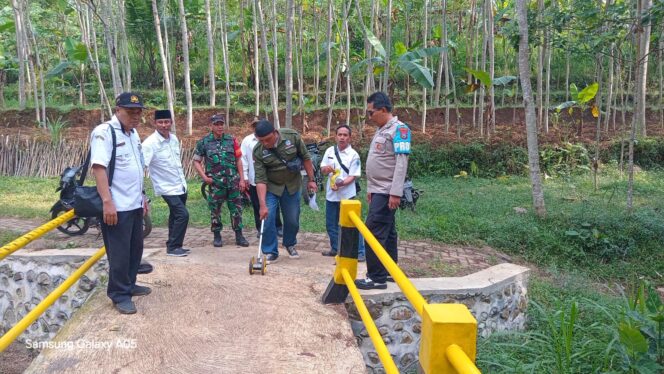 
Koramil Tiris Kawal Ketat Monev APBDes Tahap Pertama 2025 Desa