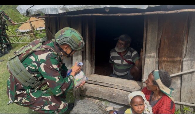 
Anjangsana Penuh Kasih, Satgas Yonif 715/Mtl Pererat Keharmonisan di Perbatasan Papua