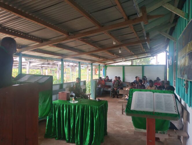 
Hening dan Harmoni: TNI Berdoa Bersama di Pelosok Negeri