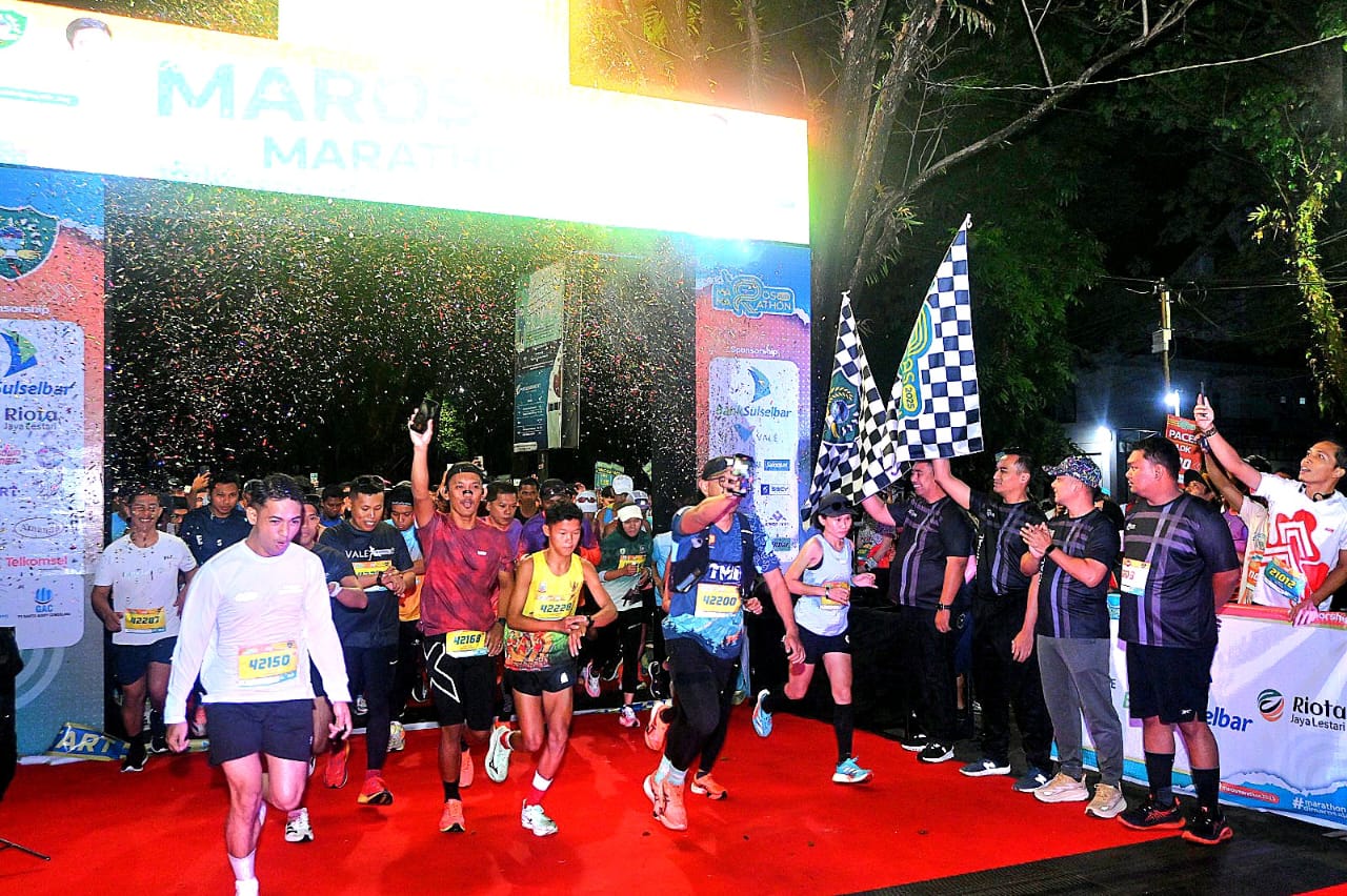 Kadisops Lanud Sultan Hasanuddin Bersama Bupati Maros Lepas 2.000 Peserta Maros Marathon 2025