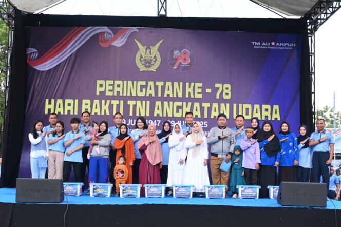
Jelang Peringatan Ke-78 Hari Bakti TNI AU, Lanud Sultan Hasanuddin Gelar Bazar dan Pasar Murah