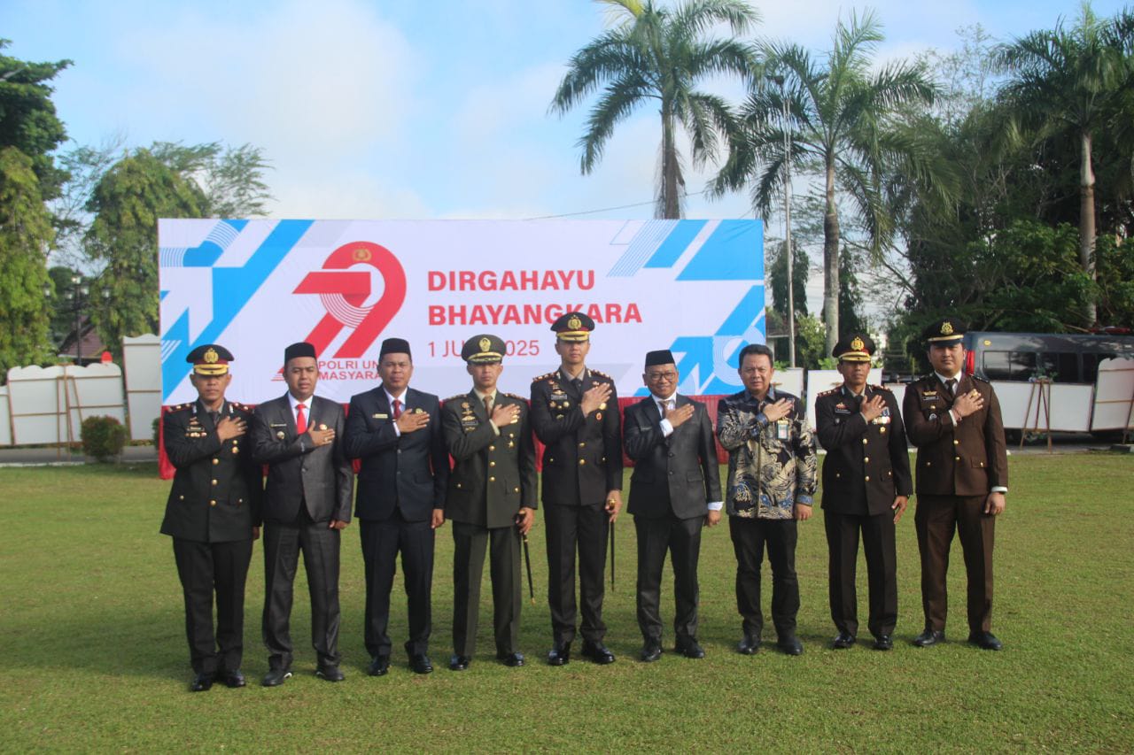 Dandim 1008/Tabalong Hadiri Upacara Peringatan Hari Bhayangkara ke-79 di Pendopo Bersinar
