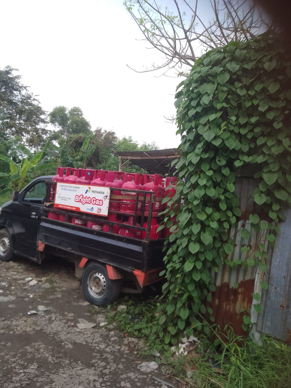 Diduga Usaha Ilegal, Mobil Pick up Berkeliaran di Karang Tengah Kota Tangerang Bawa Gas LPG