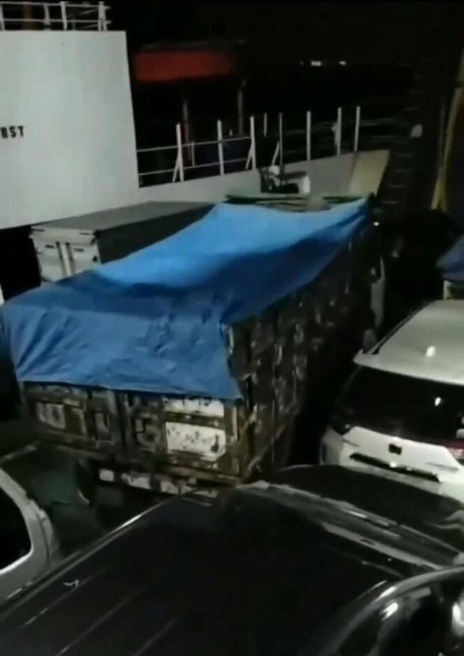 
KMP Tunu Pratama Jaya Tenggelam di Selat Bali, 65 Orang Dievakuasi