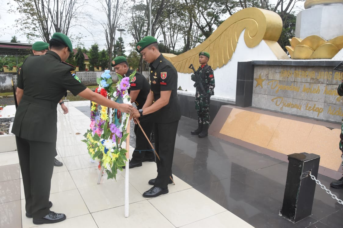 Kodim 1002/HST dan Yonif 621/Manuntung Gelar Ziarah TMP Peringati HUT ke-67 Kodam VI/Mulawarman