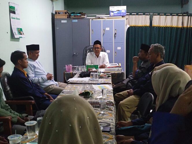 
Baznas Probolinggo Dukung 11 Mahasiswa Kurang Mampu Lewat Program SKSS