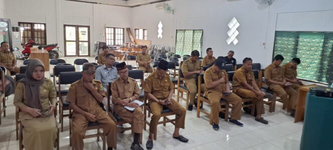 
					Babinsa Koramil 1008-02/Haruai Hadiri Rapat Pembentukan Panitia 17 Agustus dan Persiapan Peletakan Batu Pertama RTH Bintang Ara