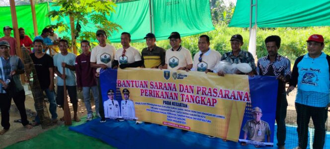 
					Danramil 1008-06/Banua Lawas Hadiri Penyerahan Simbolis Bantuan Alat Perikanan di Desa Bangkiling