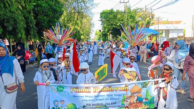 
Pawai Muharram 5.000 Anak PAUD Warnai Tahun Baru Islam di Kota Probolinggo