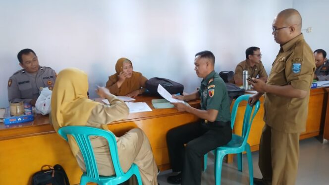 Danramil 0820/16 Paiton Hadiri Kegiatan Monitoring dan Evaluasi Dana Desa Tahap 1 Tahun 2025 di Desa Alas Tengah Paiton