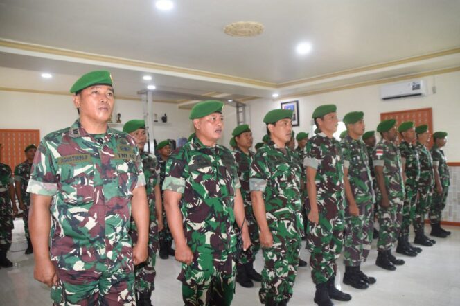 
Dandim 1710/Mimika Lepas  Dua Anggota Terbaiknya Untuk Melanjutkan Pengabdian Di Satuan Yang Lain