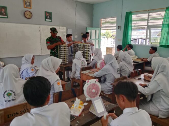 
TNI dan Pemerintah Bersinergi: 3.259 Porsi Makan Bergizi Dibagikan di Barabai