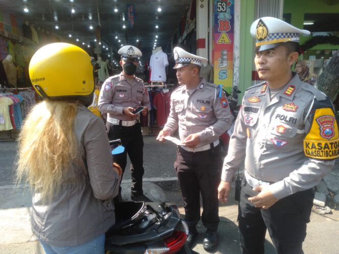 
Puluhan Motor Terjaring OPS Patuh Semeru di Depan GOR A Yani Kota Probolinggo 