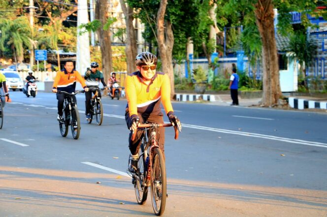 
Dandim Probolinggo Gowes Bareng Forkopimda Meriahkan Hari Koperasi