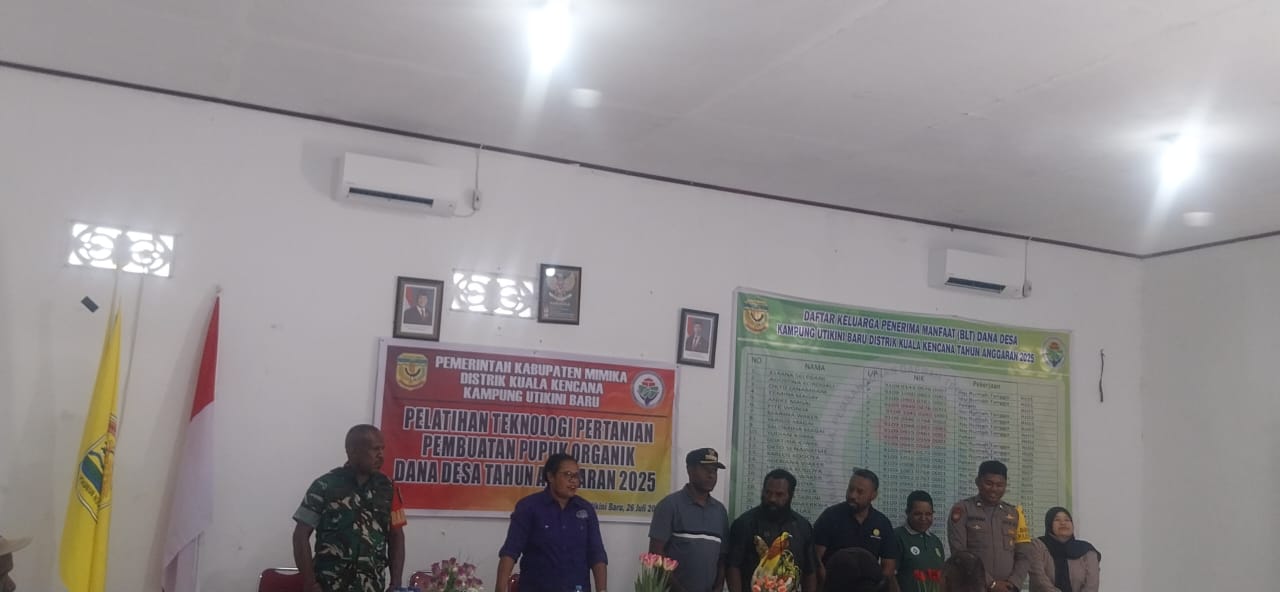 Babinsa Koramil Kuala Kencana Melaksanakan Pendampingan Pelatihan Teknologi Pertanian Pembuatan Pupuk Organik