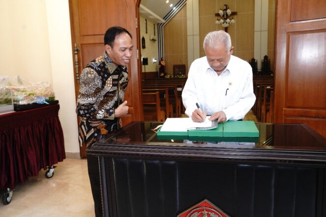 
75 Tahun Ordinariat Militer Indonesia: Wadah Pembinaan Iman Dan Pengabdian Umat Katolik TNI-POLRI