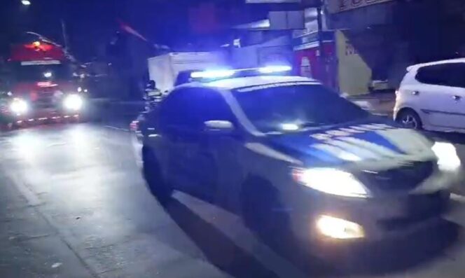 
Lakukan Pengawalan Polres Jember Perlancar Jalur Pendistribusian BBM, Masyarakat Dihimbau Tidak Panic Buying*