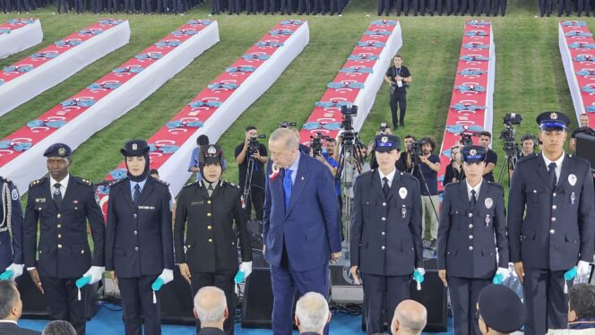 
Harumkan Nama Bangsa, Briptu Putri Aisah Lidel Raih Peringkat Pertama di Akademi Kepolisian Turki*