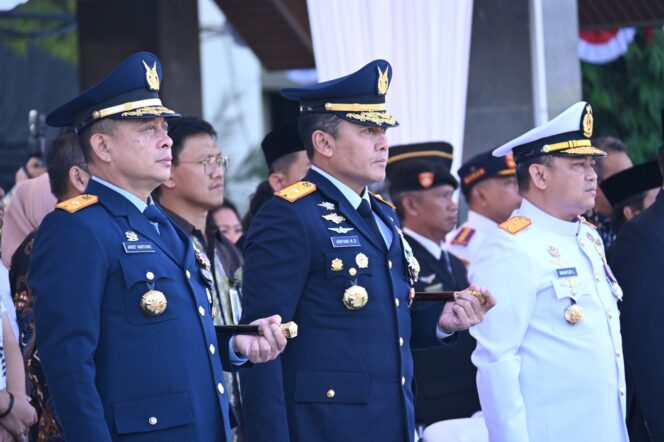 
Danlanud Sultan Hasanuddin Hadiri Upacara Peringatan HUT Bhayangkara ke-79