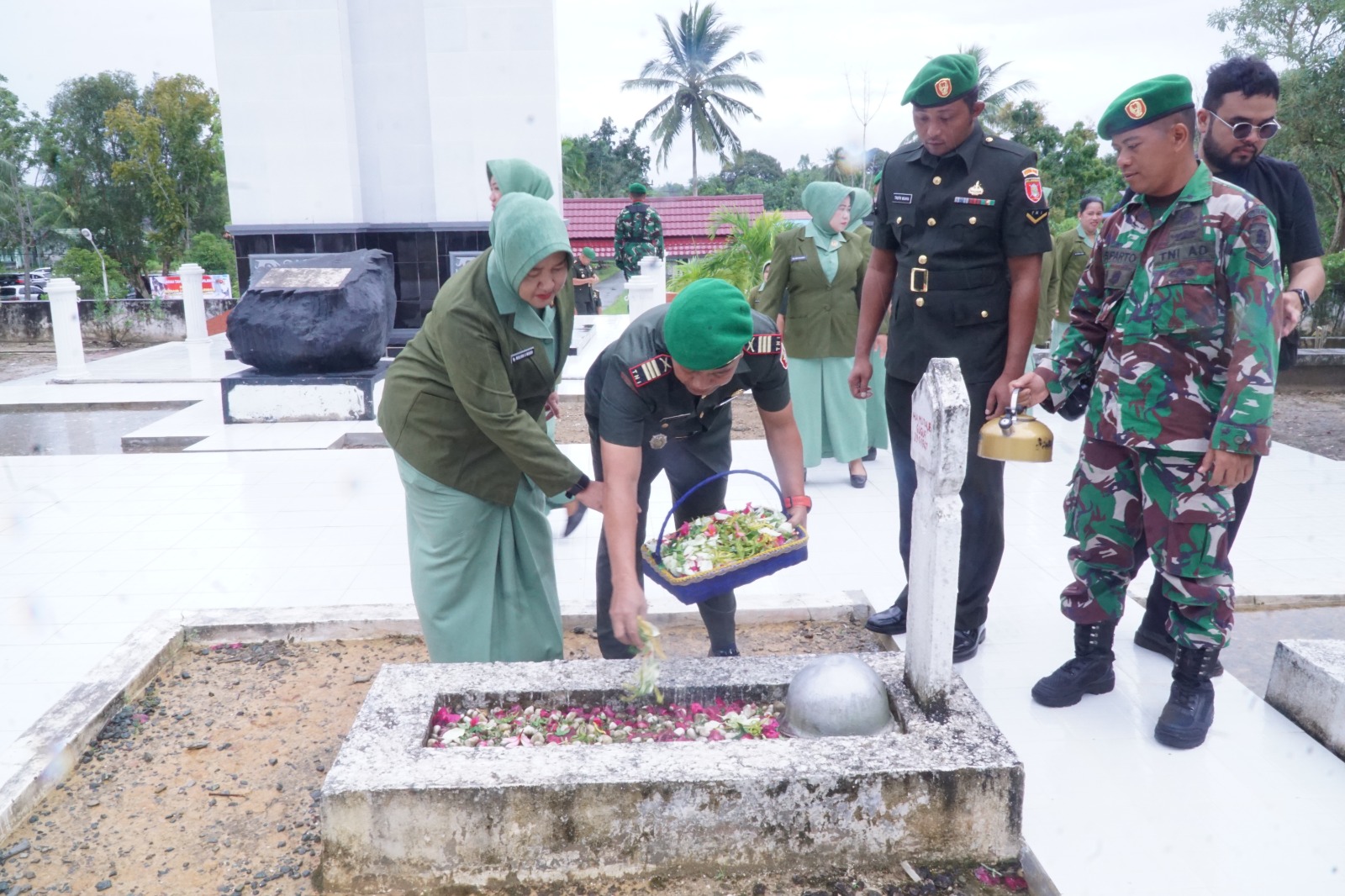 Peringati HUT Kodam VI/Mlw Ke - 67, Kodim 0906/Kkr Gelar Ziarah Dan Tabur Bunga