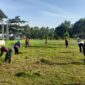 Babinsa Kerta Buana Bersama Warga Kompak Gotong Royong Bersihkan Lapangan Bola