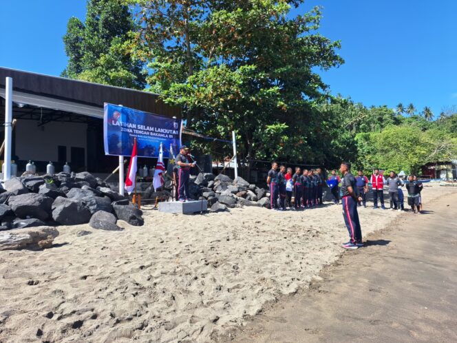 
Bakamla RI Zona Tengah Buka Latihan Selam Lanjutan di Pantai Bulo