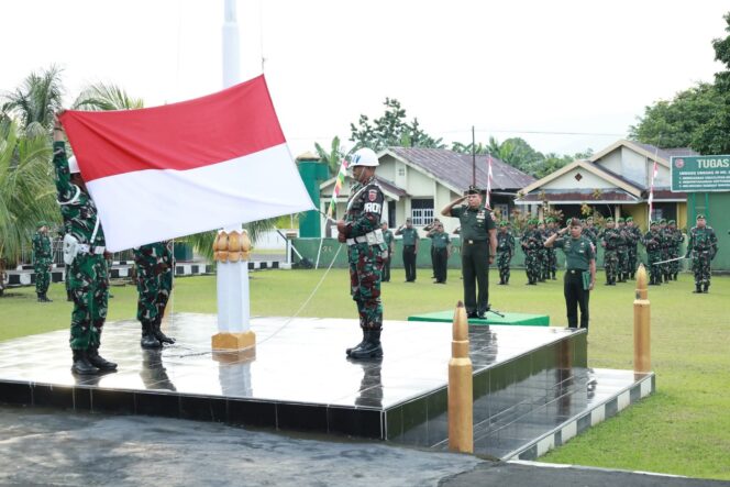 
Kodim 1505 Tidore Gelar Upacara Awal Bulan, Pasi Intel Tekankan Hindari Pelanggaran