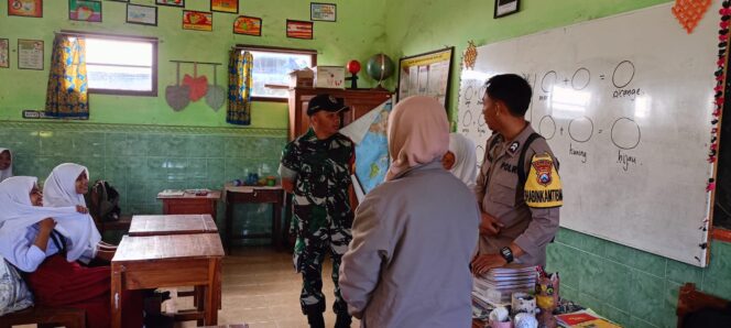 
Cegah Perundungan, TNI-Polri Edukasi Siswa SDN 7 Jrebeng Lor