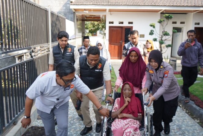 
Polres Probolinggo Mediasi Anak-Ibu Nortaji yang Viral di Malang