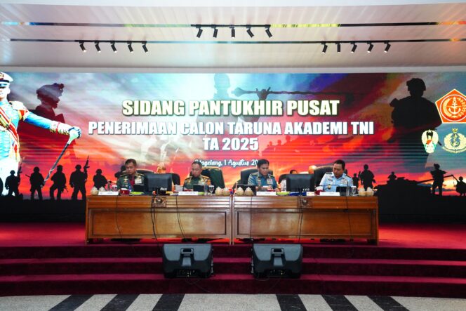 
Panglima TNI Pimpin Sidang Pantukhir Pusat Penerimaan Taruna Akademi TNI TA 2025
