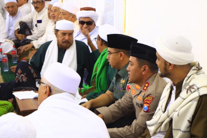 
Letkol Iwan Hermaya Dandim Probolinggo Hadiri Haul Habib Husein Bin Hadi Al Hamid