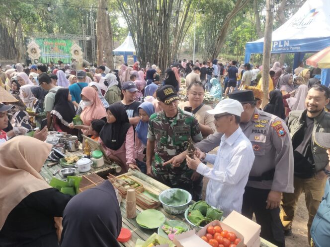 
					Perkuat Potensi Desa, Danramil 0820-16 Paiton Hadiri Peresmian Bumdes Adhigana Gamanantha