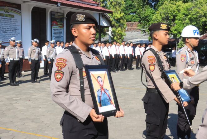 
					Dua Anggota Polres Probolinggo Kota Di-PTDH, Kapolres Tegas