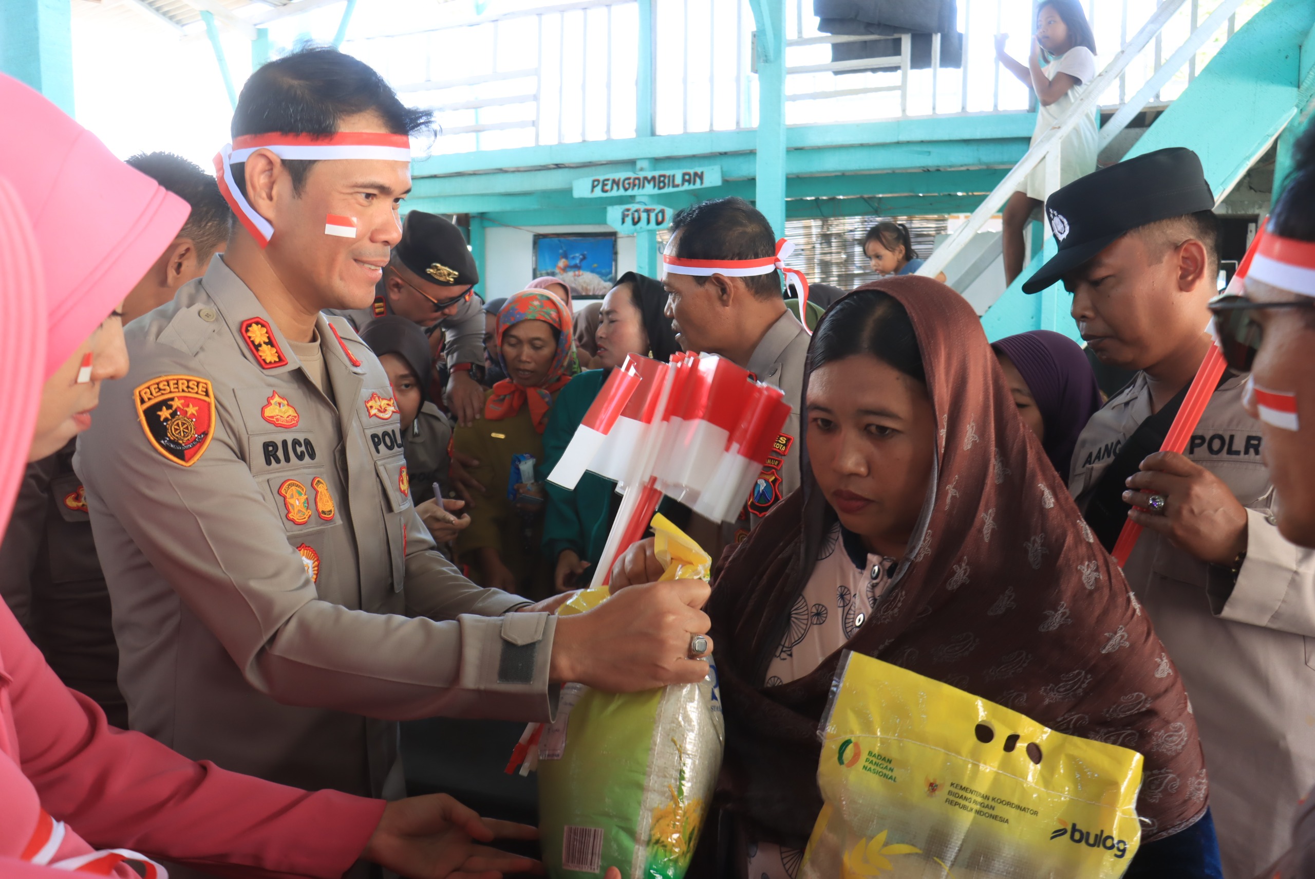 Peringati HUT RI, Polres Probolinggo Kota Gelar Aksi Sosial di Pulau Gili Ketapang