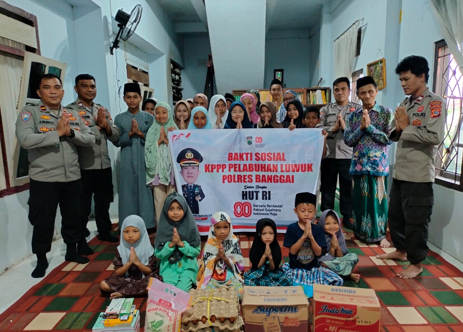 Bakti Sosial KPPP Pelabuhan Luwuk, Polsek Luwuk Polres Banggai Salurkan Bantuan Ke Warga Dan Panti Asuhan