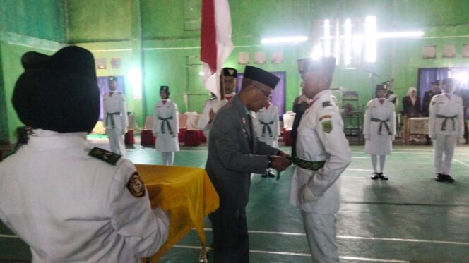 Camat Pugaan Kukuhkan Paskibraka, Danramil 1008-06 Beri Pesan Patriotisme