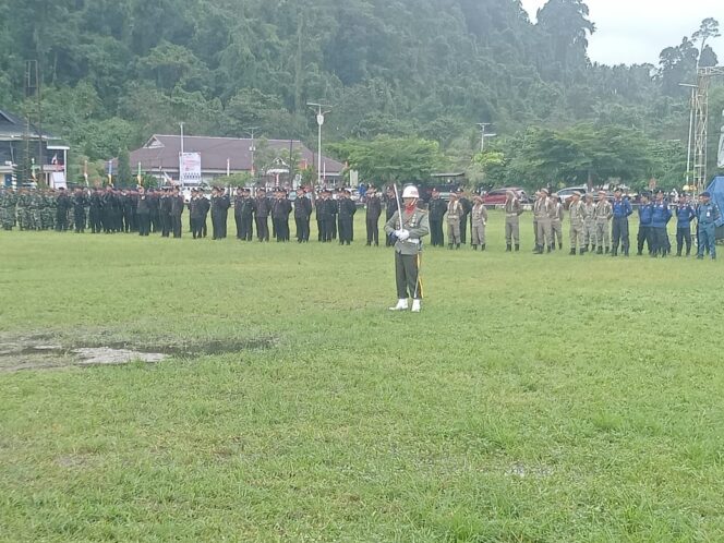 
Satgas TMMD Kodim 1506/Namlea Ikuti Upacara HUT Ke-80 Kemerdekaan RI di Alun-Alun Kota Buru Selatan