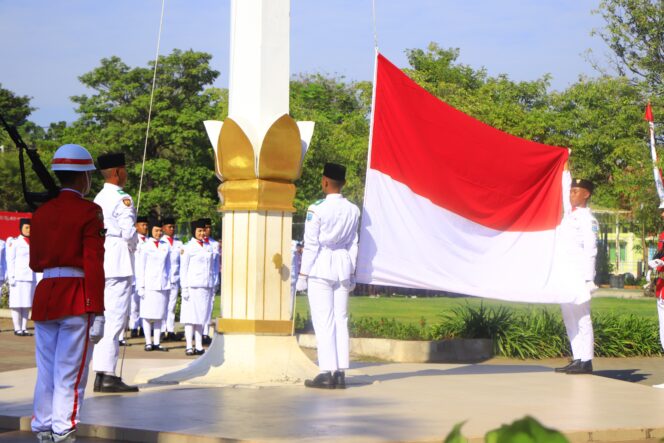 Dandim 0820/Probolinggo Hadiri Upacara HUT RI ke-80 di Alun-Alun Kraksaan